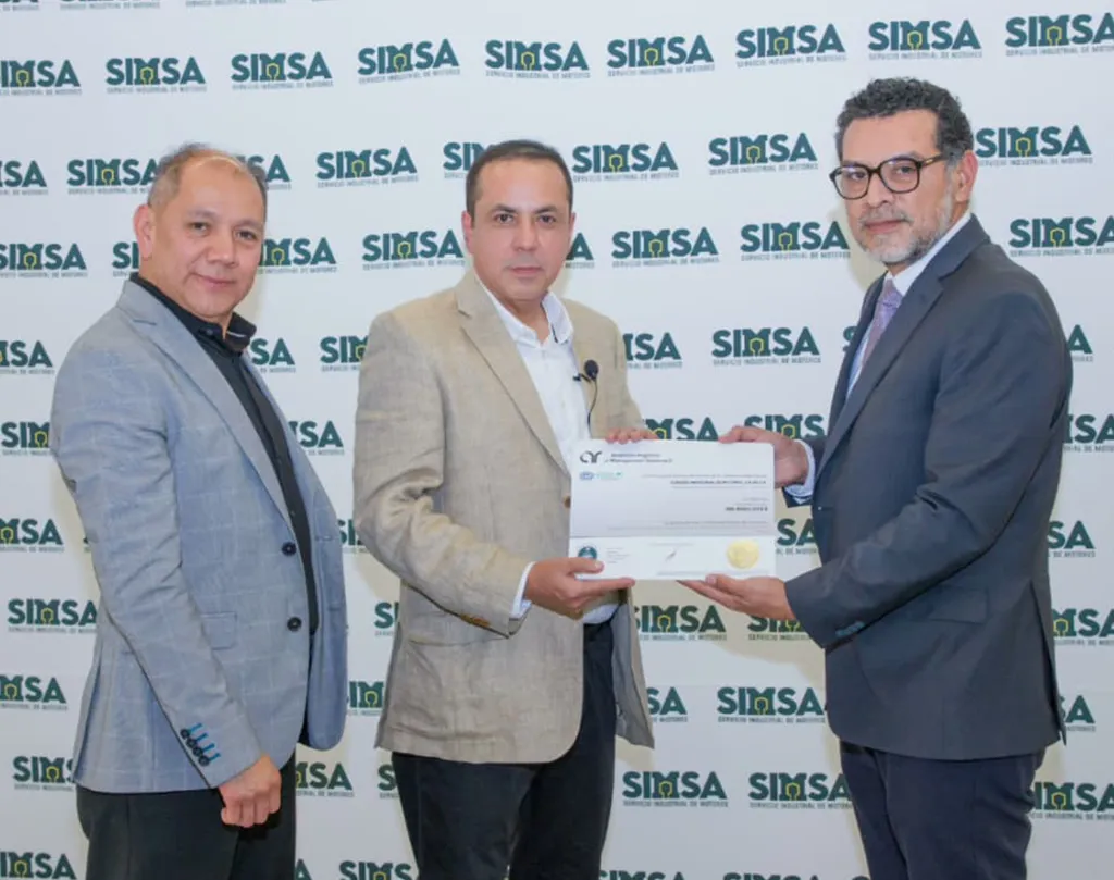 Entrega del certificado ISO 9001:2015 a SIMSA por organismo certificador