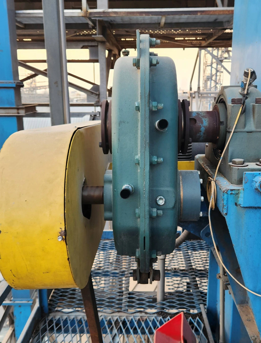 Reductor de velocidad industrial instrumentado para el análisis de vibraciones mediante tecnología IIoT de SIMSA.