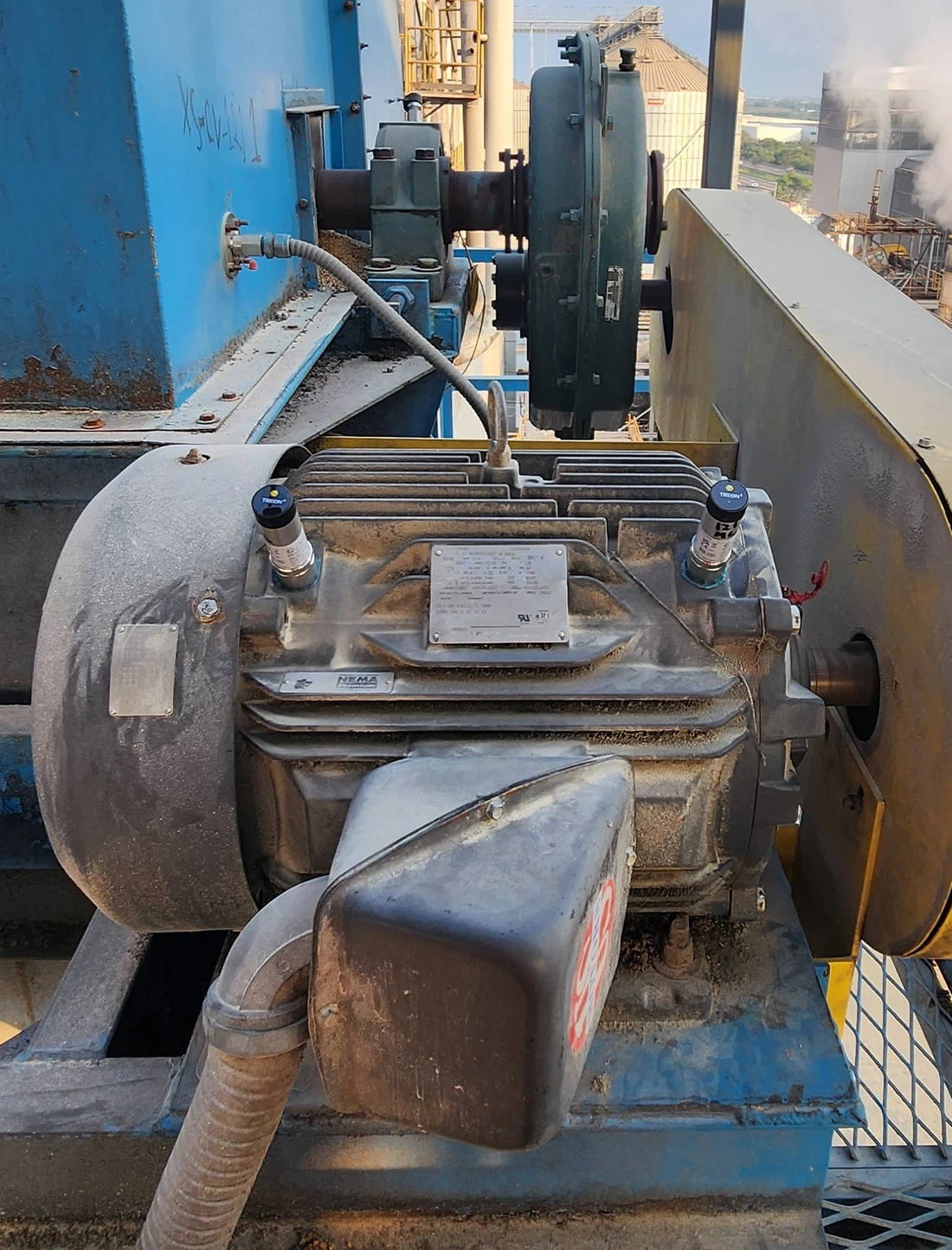 Monitoreo IIoT de motores eléctricos industriales con sensores de vibración SIMSA TRUST